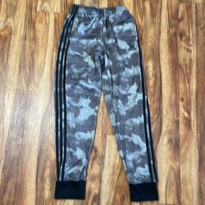 Adidas Camo Joggers / track pants Youth L